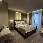 Ma Pe Luxury