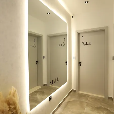 Ma Pe Luxury Σπλιτ