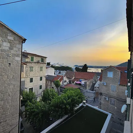 Ma Pe Luxury Σπλιτ