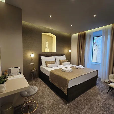 Ma Pe Luxury