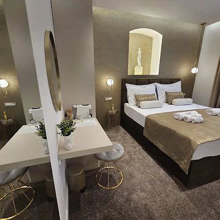 Ma Pe Luxury Гостьовий будинок Спліт