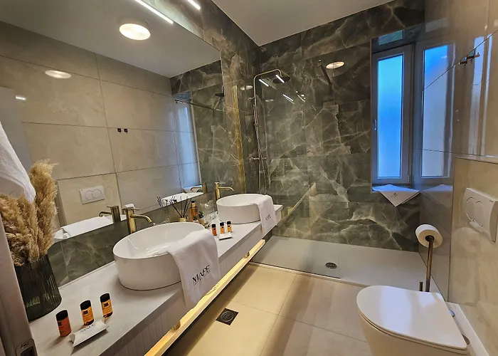 Ma Pe Luxury ספליט