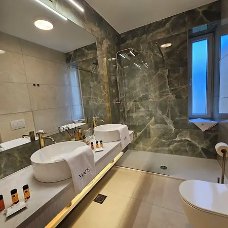 Ma Pe Luxury Split